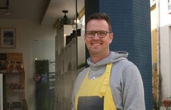 Lire la suite à propos de l’article Alain et Les Petits Biscuits de Pornic: une histoire à croquer